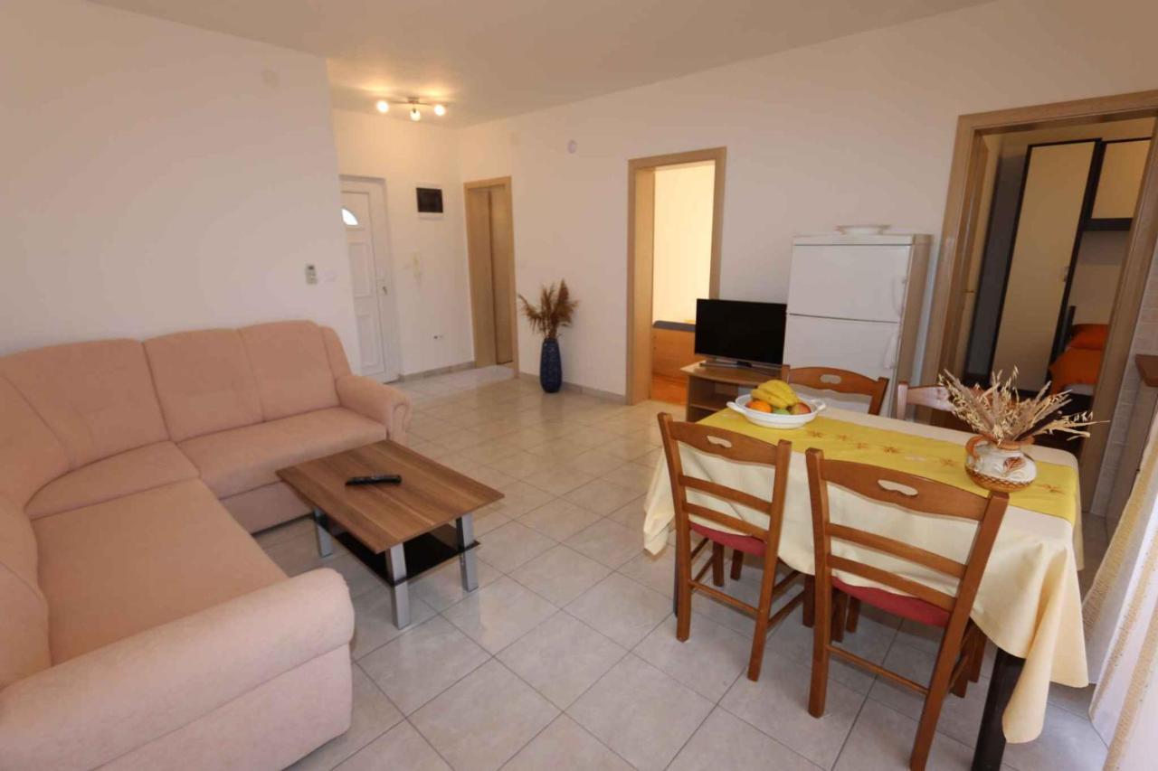 Apartments In Silo/Insel Krk 13430 מראה חיצוני תמונה